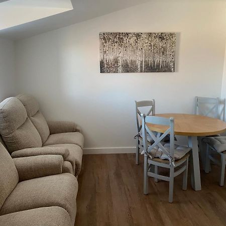 2 Bedroom Central Apartment Leek Bagian luar foto