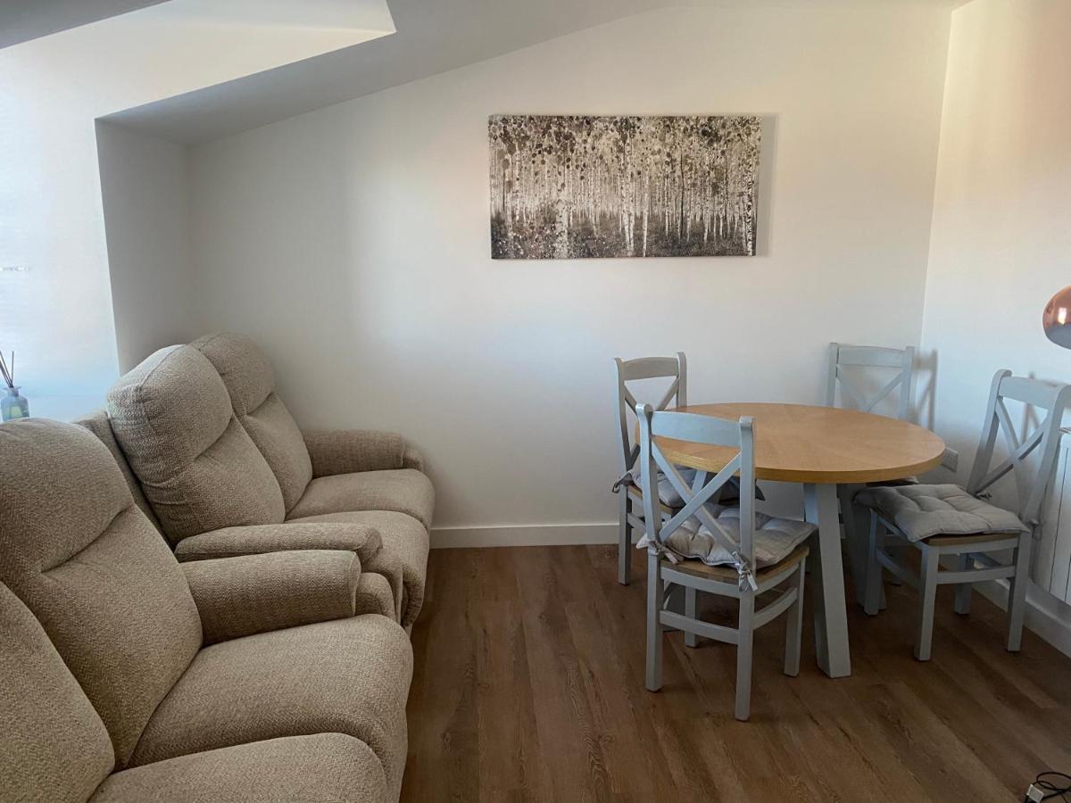 2 Bedroom Central Apartment Leek Bagian luar foto
